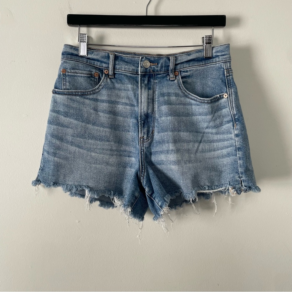 American Eagle Light Wash Cut Off Highest Rise 90s Boyfriend Short Size 8